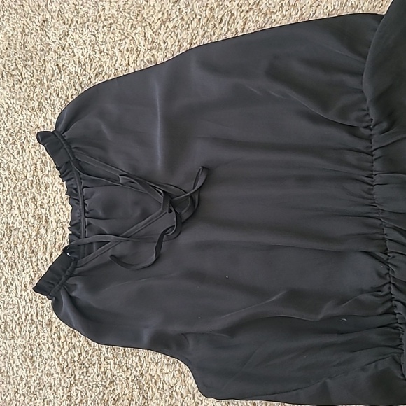 Elegant Black Sleeveless Dress - Picture 4 of 7